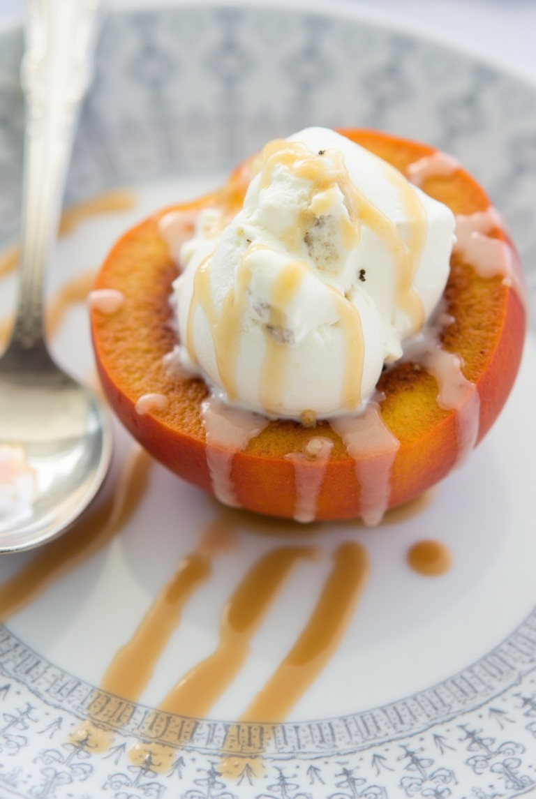 Baked Peaches with Cinnamon Sugar Topping