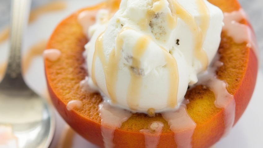 Baked Peaches with Cinnamon Sugar Topping